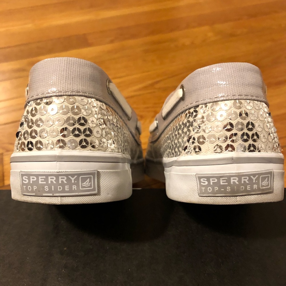 Adorable Women’s silver sequin Sperrys!! 7.5